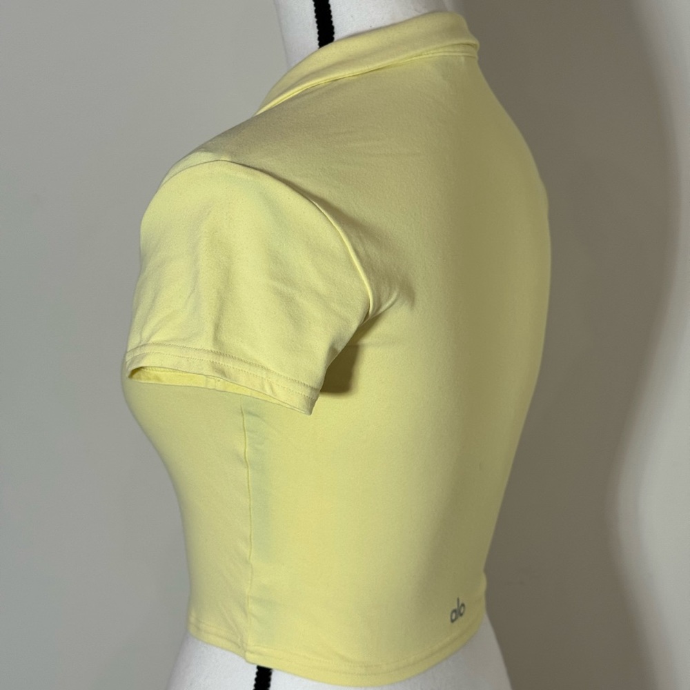 ALO Yoga Light Yellow Polo Crop Top - Picture 4 of 4